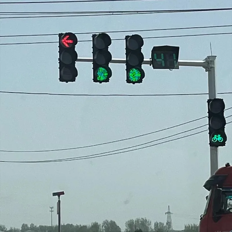 Traffic Light Cantilever Pole